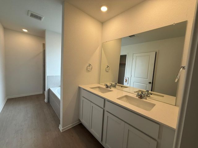 117 Alamito Ave, Kyle, TX 78640