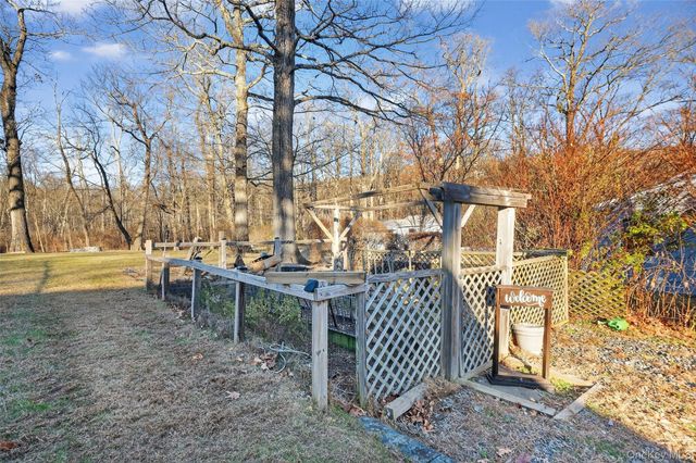 550 Beach Road, Mahopac, NY 10541