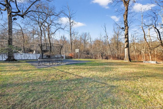 550 Beach Road, Mahopac, NY 10541