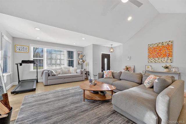 550 Beach Road, Mahopac, NY 10541