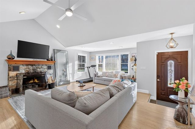 550 Beach Road, Mahopac, NY 10541