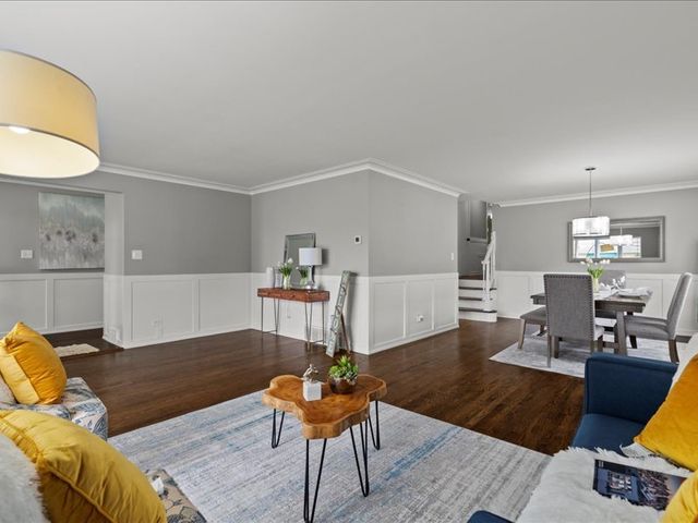 9526 S Kilbourn Avenue, Oak Lawn, IL 60453