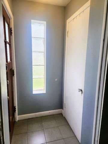 409-11 W Keith Avenue, Waukegan, IL 60085