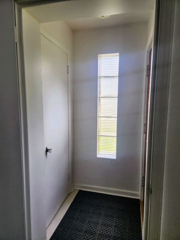 409-11 W Keith Avenue, Waukegan, IL 60085