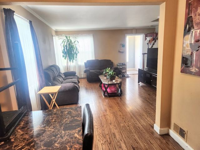 409-11 W Keith Avenue, Waukegan, IL 60085