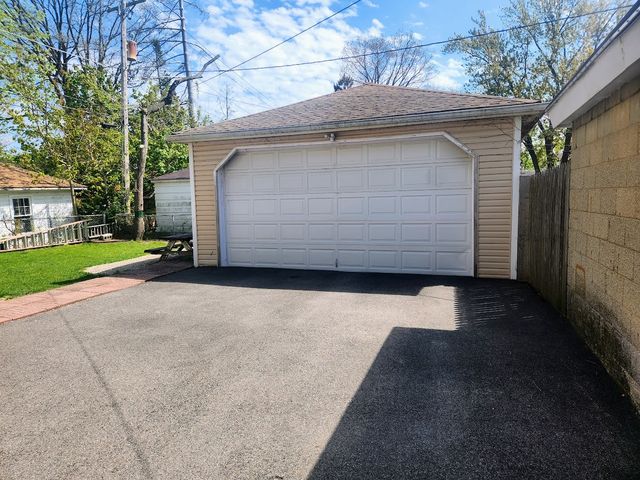 409-11 W Keith Avenue, Waukegan, IL 60085