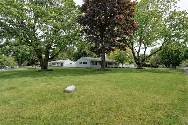 24 Cullens Run, Pittsford, NY 14534