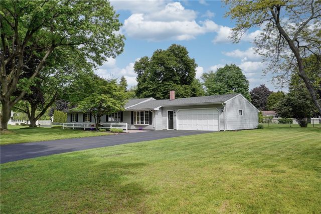 24 Cullens Run, Pittsford, NY 14534