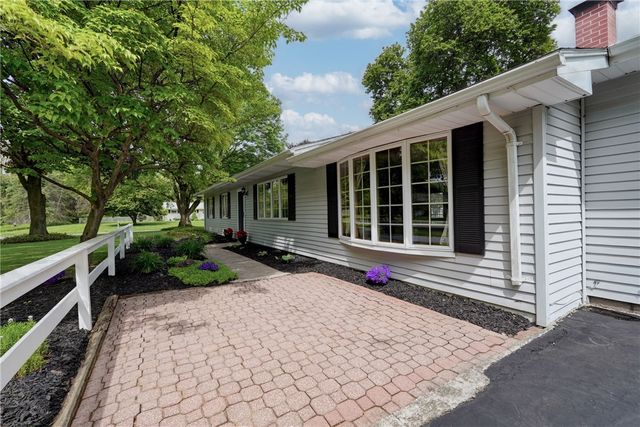 24 Cullens Run, Pittsford, NY 14534