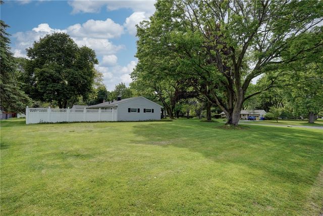 24 Cullens Run, Pittsford, NY 14534