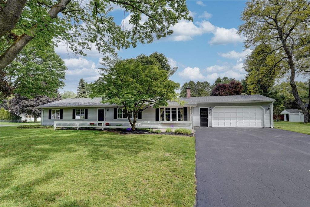 24 Cullens Run, Pittsford, NY 14534