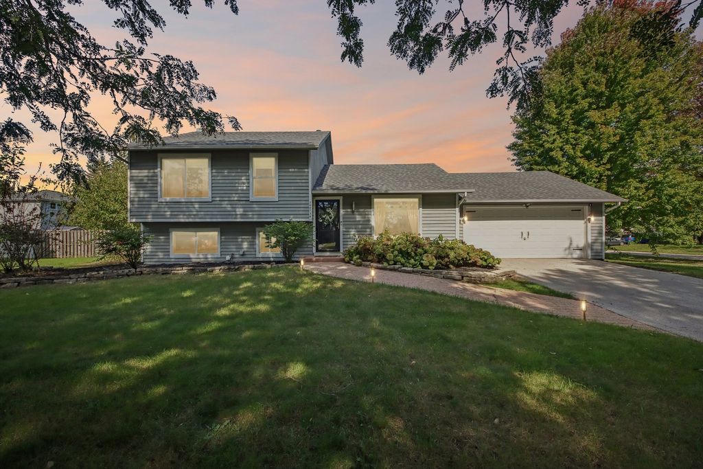 30W736 Whispering Winds Drive, Naperville, IL 60563 — exterior