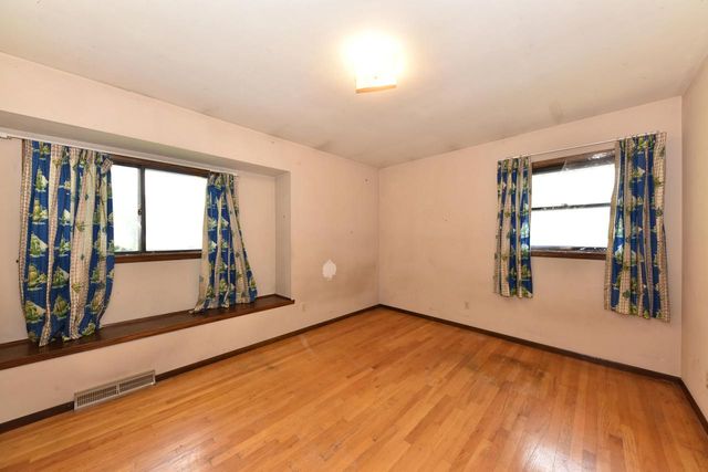 8615 W Petersik STREET, Milwaukee, WI 53224