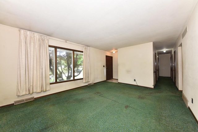 8615 W Petersik STREET, Milwaukee, WI 53224