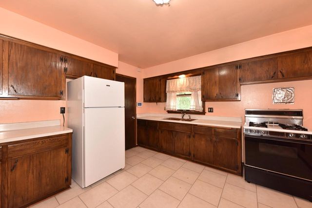 8615 W Petersik STREET, Milwaukee, WI 53224
