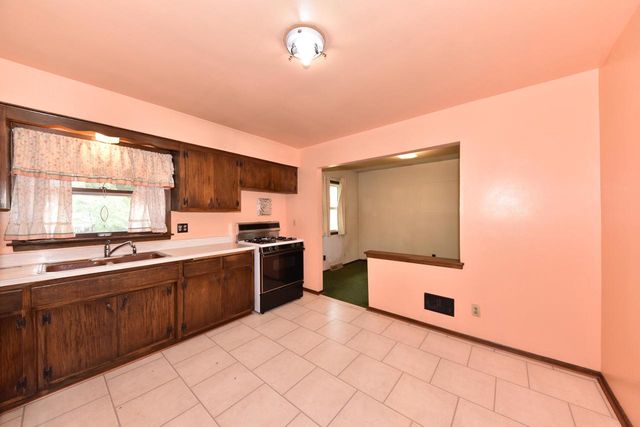 8615 W Petersik STREET, Milwaukee, WI 53224