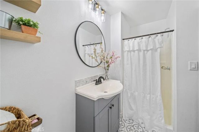 24288 Wabern, Crestline, CA 92325