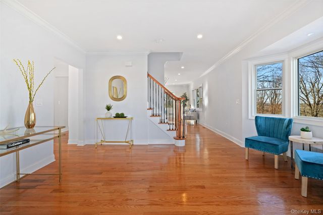 35 Summit Drive, Mahopac, NY 10541