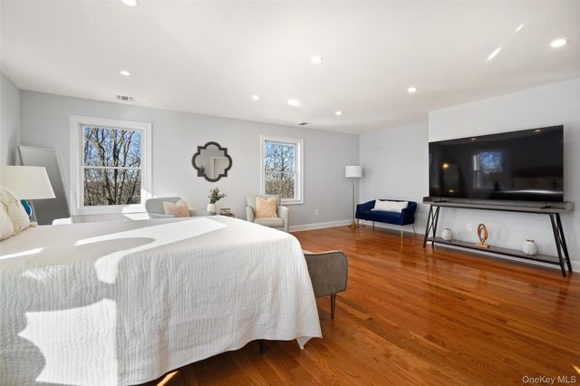 35 Summit Drive, Mahopac, NY 10541