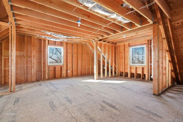 35 Summit Drive, Mahopac, NY 10541