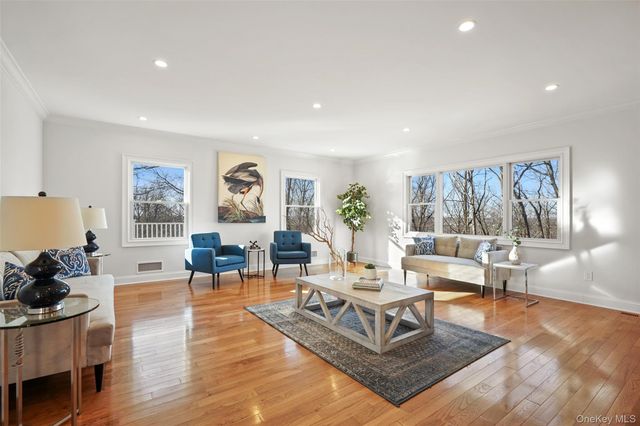 35 Summit Drive, Mahopac, NY 10541