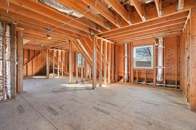 35 Summit Drive, Mahopac, NY 10541