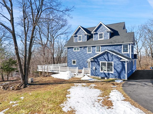 35 Summit Drive, Mahopac, NY 10541