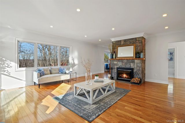 35 Summit Drive, Mahopac, NY 10541