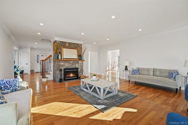 35 Summit Drive, Mahopac, NY 10541