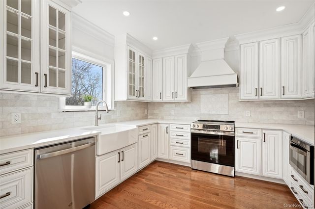 35 Summit Drive, Mahopac, NY 10541