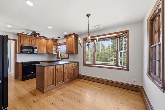 11 Pheasant Hill, Granby, MA 01033