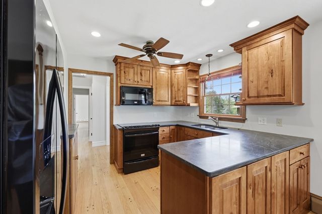 11 Pheasant Hill, Granby, MA 01033