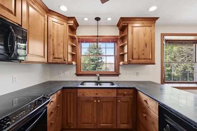 11 Pheasant Hill, Granby, MA 01033