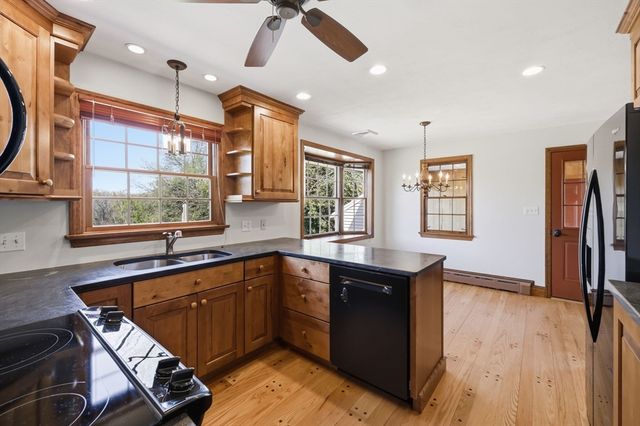 11 Pheasant Hill, Granby, MA 01033