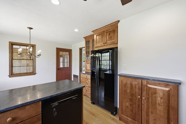 11 Pheasant Hill, Granby, MA 01033