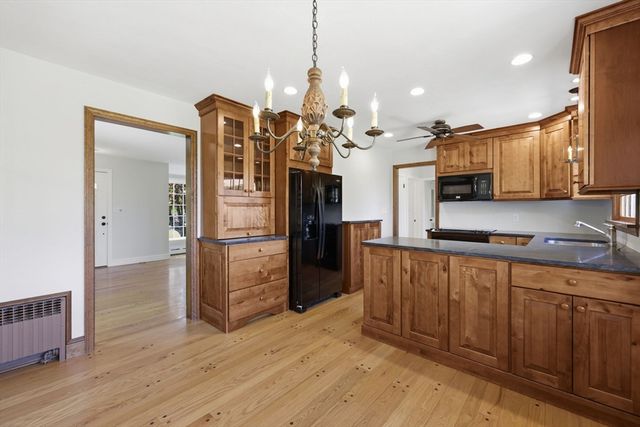 11 Pheasant Hill, Granby, MA 01033