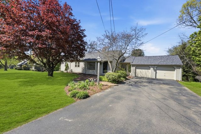 11 Pheasant Hill, Granby, MA 01033