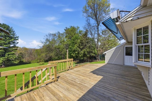 11 Pheasant Hill, Granby, MA 01033