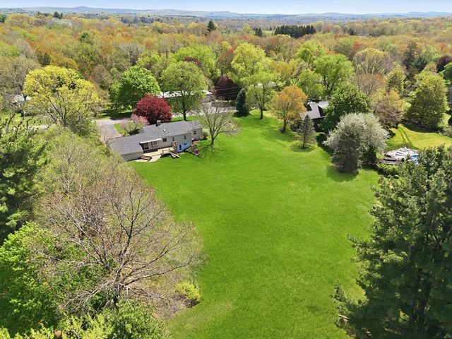 11 Pheasant Hill, Granby, MA 01033
