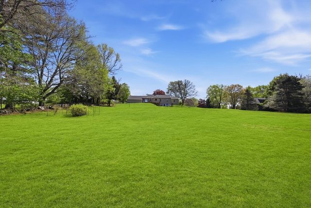 11 Pheasant Hill, Granby, MA 01033