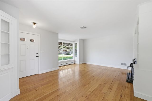 11 Pheasant Hill, Granby, MA 01033