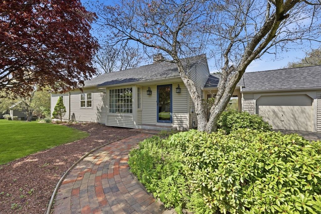 11 Pheasant Hill, Granby, MA 01033