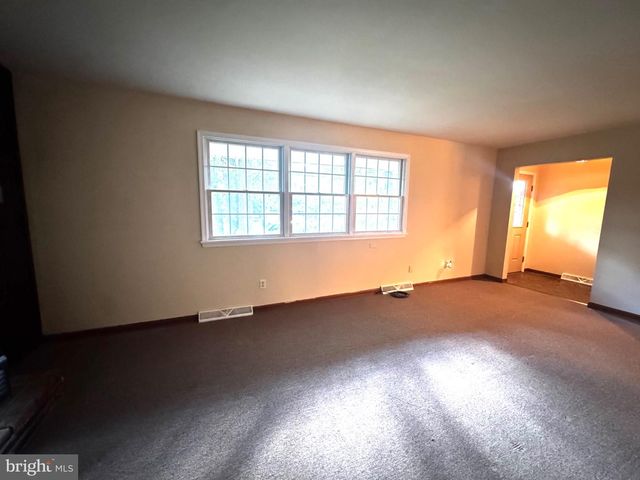 2571 BARTHOLOMEW DR, Vineland, NJ 08361