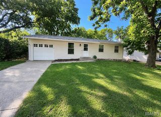 1454 De Porres Lane, St Charles, MO 63304