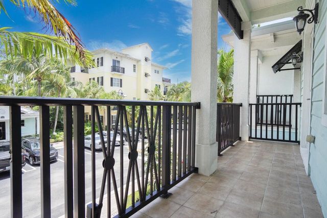 214 S Latitude Circle, Delray Beach, FL 33483
