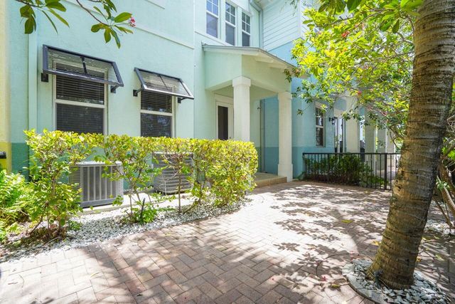 214 S Latitude Circle, Delray Beach, FL 33483
