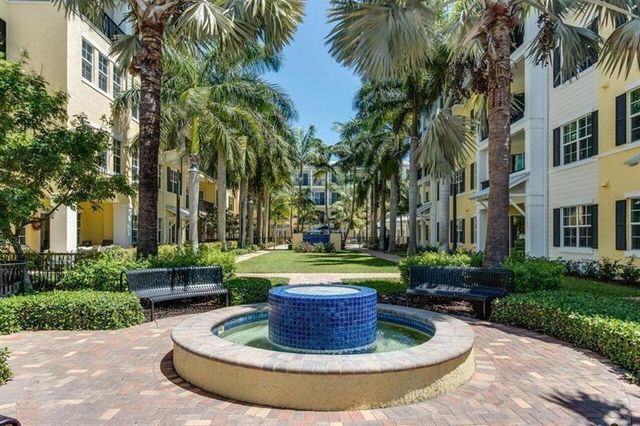 214 S Latitude Circle, Delray Beach, FL 33483