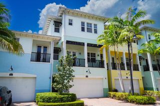 214 S Latitude Circle, Delray Beach, FL 33483