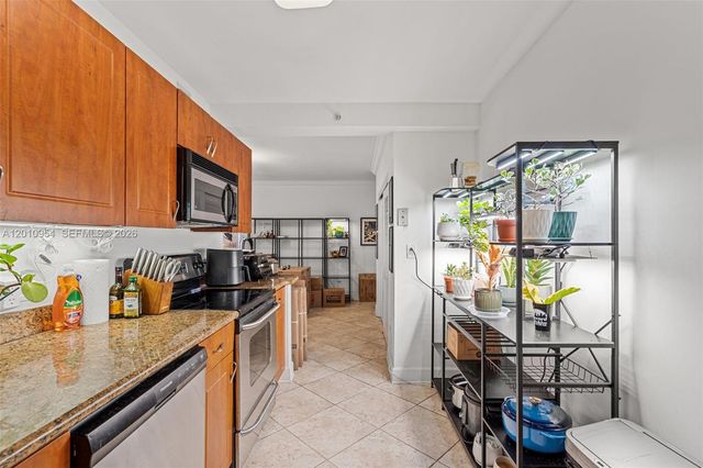 401 69th St 605, Miami Beach, FL 33141