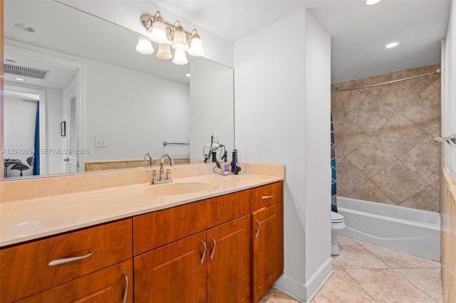 401 69th St 605, Miami Beach, FL 33141